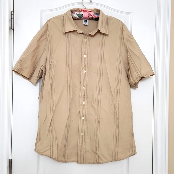 Gap men's short-sleeved button down shirt, sz XL - Picture 1 of 6